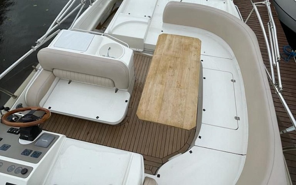 Аренда моторной яхты Sealine 52 в Москве и Подмосковье
